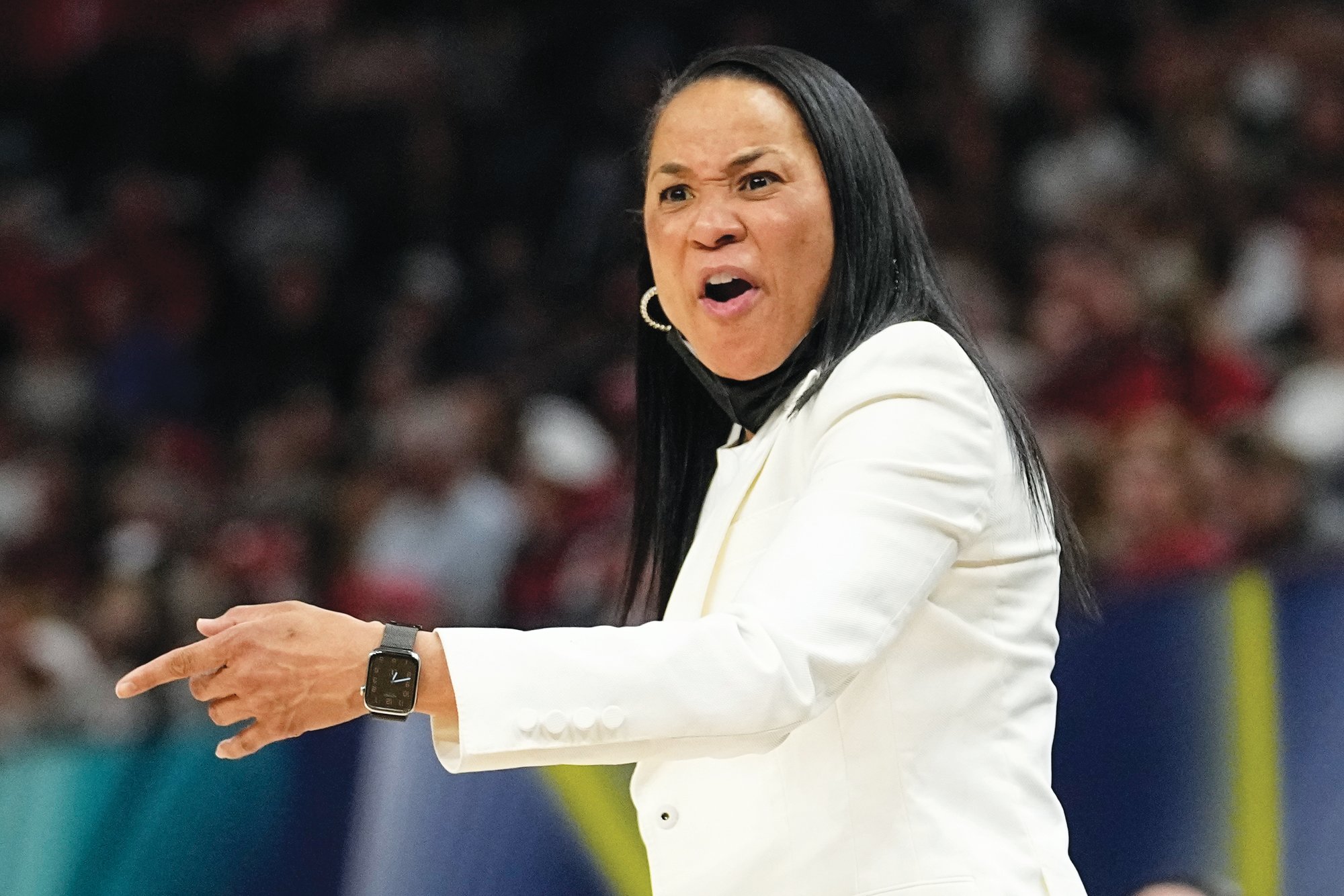 South Carolina's Dawn Staley Wants to Be 'A Beacon of Hope for Other Black  Coaches