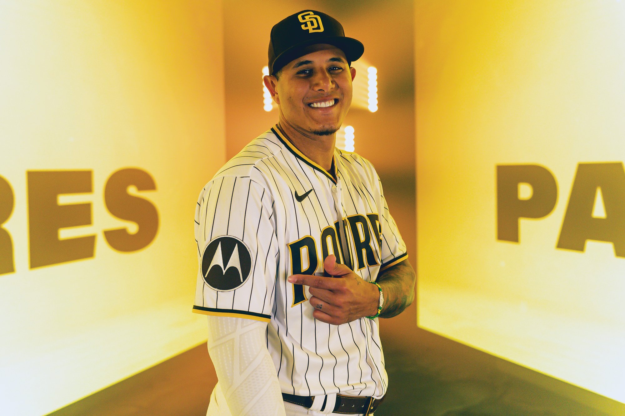 Padres 1st MLB team to reach uniform ad deal, with Motorola - The Sumter  Item